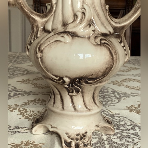 SALE!! Large Handled Capodimonte Vase - Picture 11 of 13
